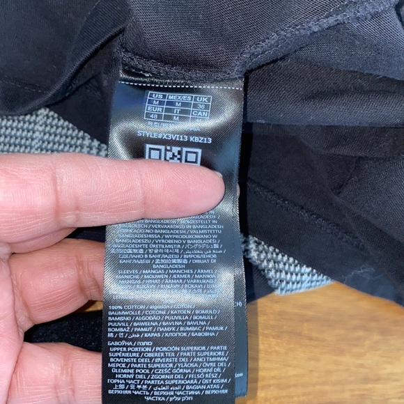 Guess Color Block Pocket Tee - Picture 9 of 9